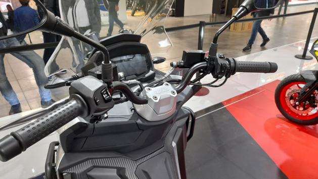 Aprilia SR GT: Adventure scooter με ψηλές αναρτήσεις και ελαστικά διπλής χρήσης 